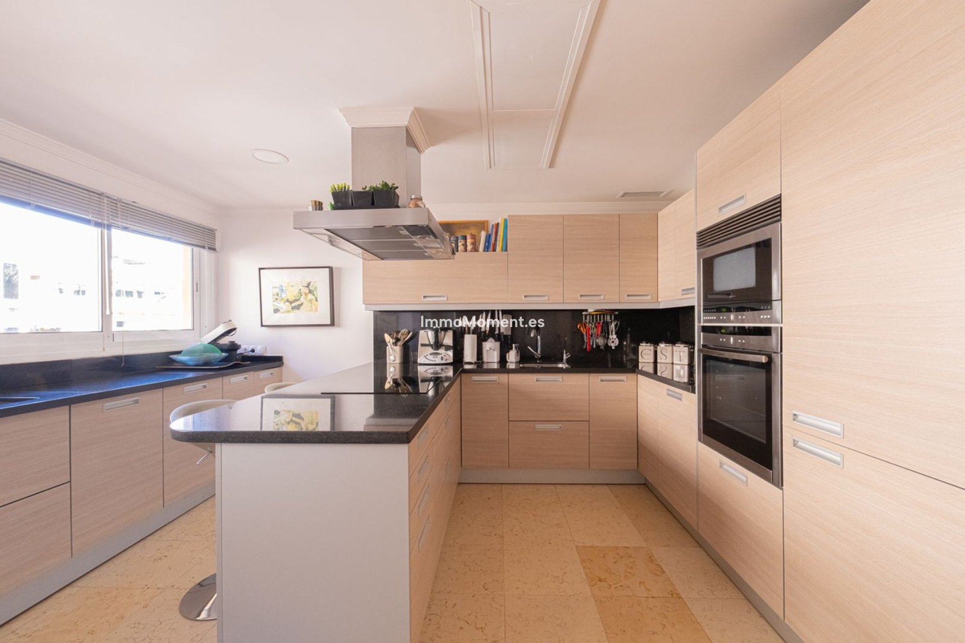 Resale - Apartment - Marbella - Nueva Andalucía