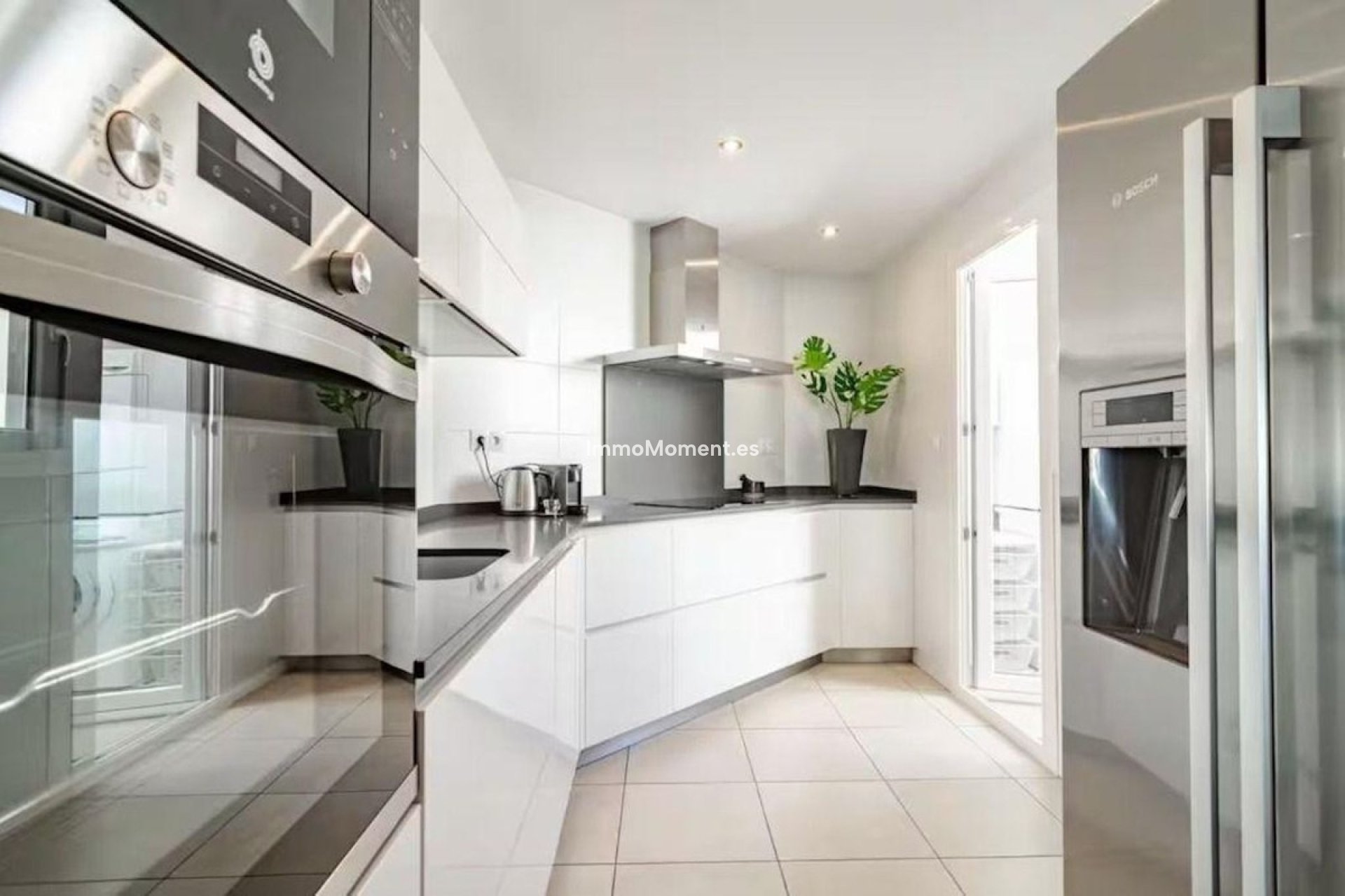 Resale - Apartment - Marbella - Nueva Andalucía