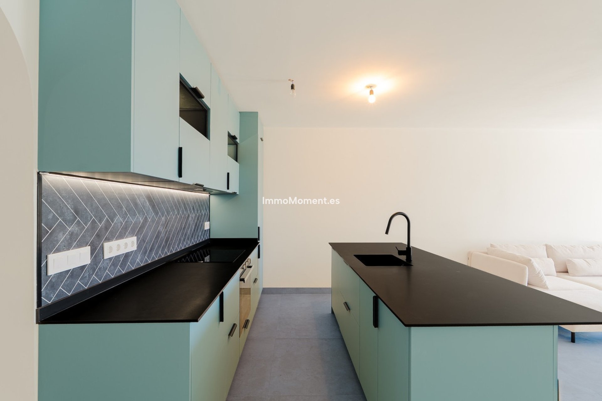 Resale - Apartment - Marbella - Nueva Andalucía
