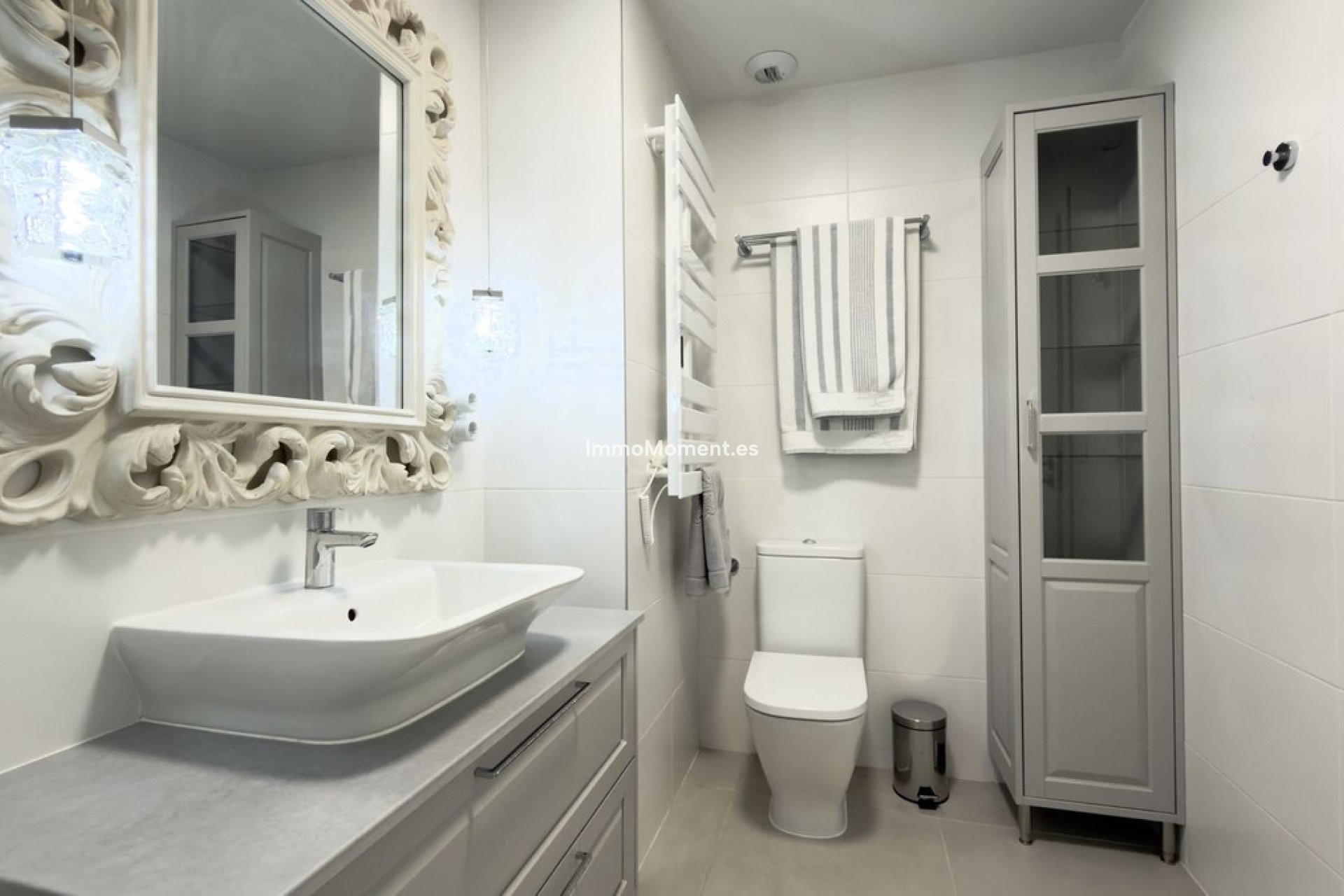 Resale - Apartment - Marbella - Nueva Andalucía