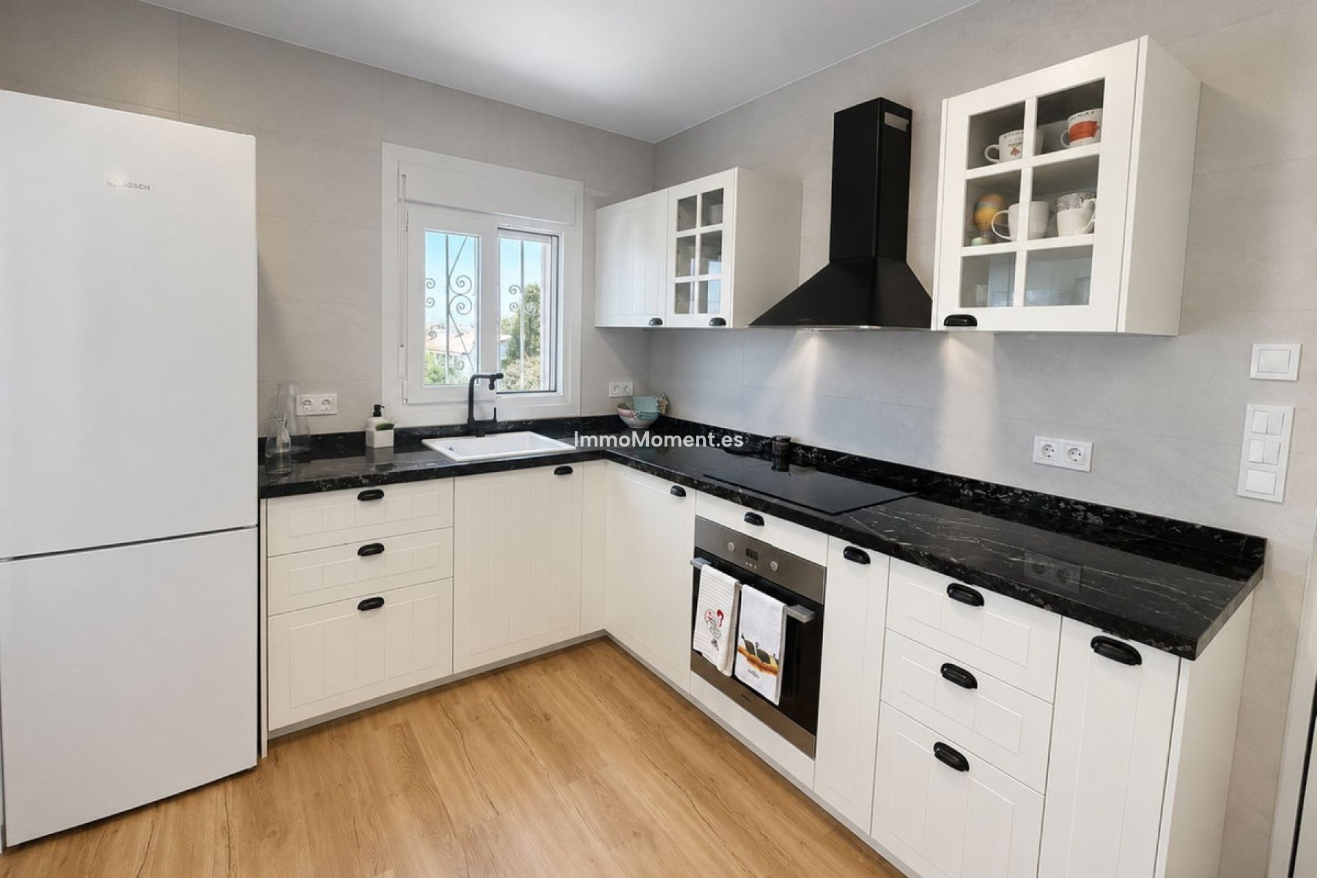 Resale - Apartment - Marbella - Nueva Andalucía