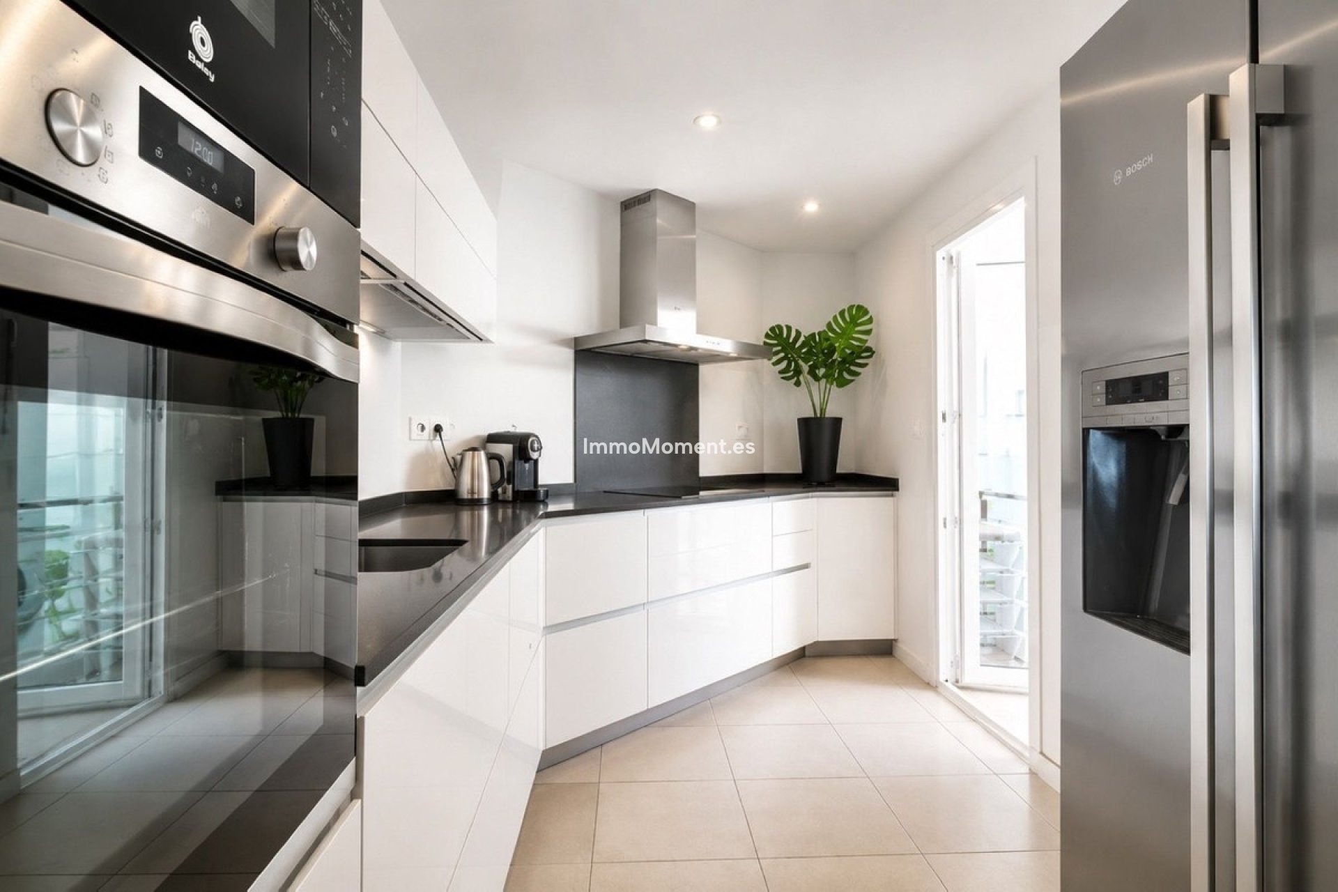 Resale - Apartment - Marbella - Nueva Andalucía