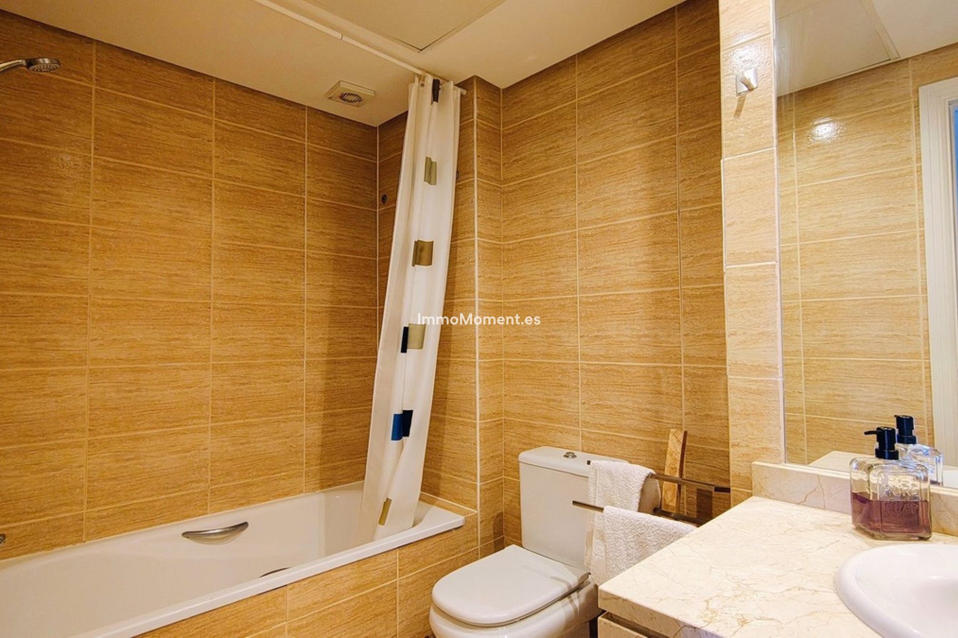 Resale - Apartment - Marbella - Nueva Andalucía
