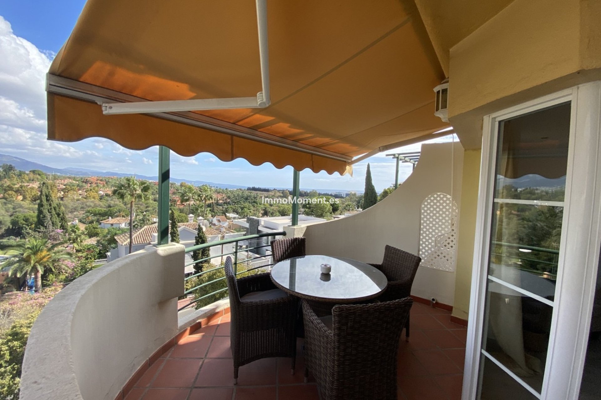 Resale - Apartment - Marbella - Nueva Andalucía