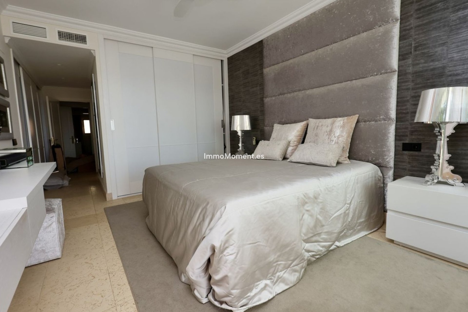 Resale - Apartment - Marbella - Nueva Andalucía