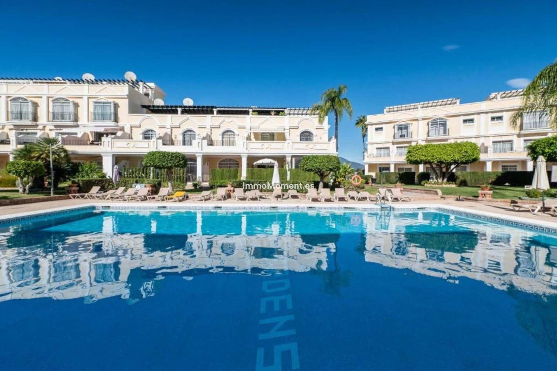 Resale - Apartment - Marbella - Nueva Andalucía