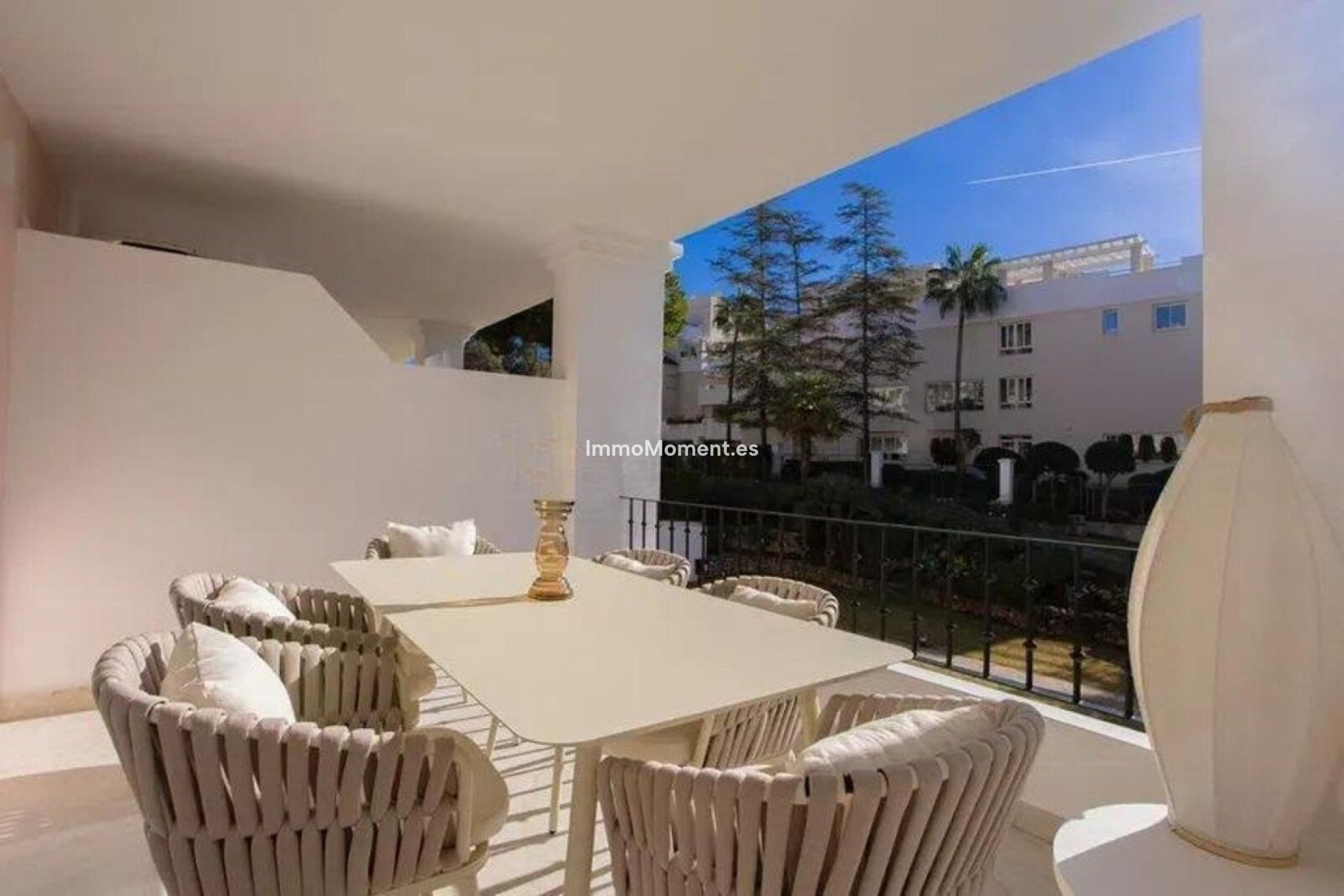 Resale - Apartment - Marbella - Nueva Andalucía
