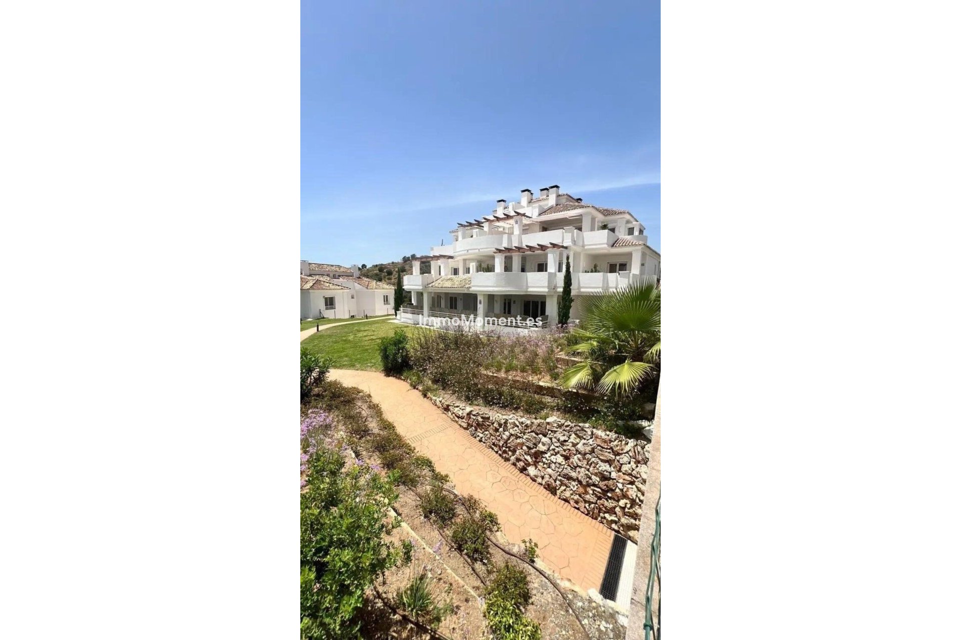 Resale - Apartment - Marbella - Nueva Andalucía
