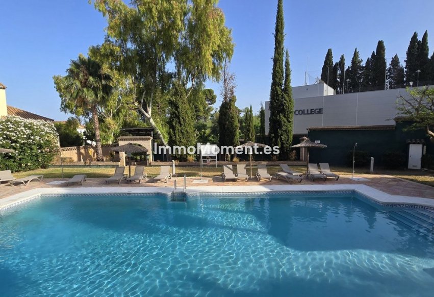 Resale - Apartment - Marbella - Nueva Andalucía
