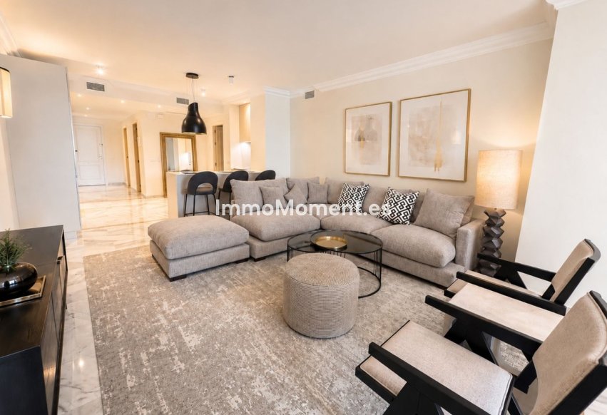 Resale - Apartment - Marbella - Nueva Andalucía