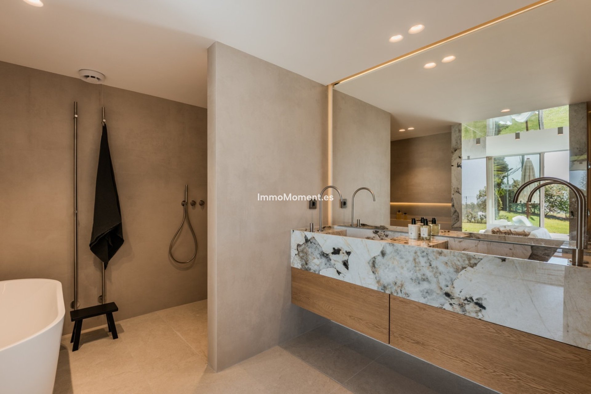 Resale - Apartment - Marbella - Nueva Andalucía