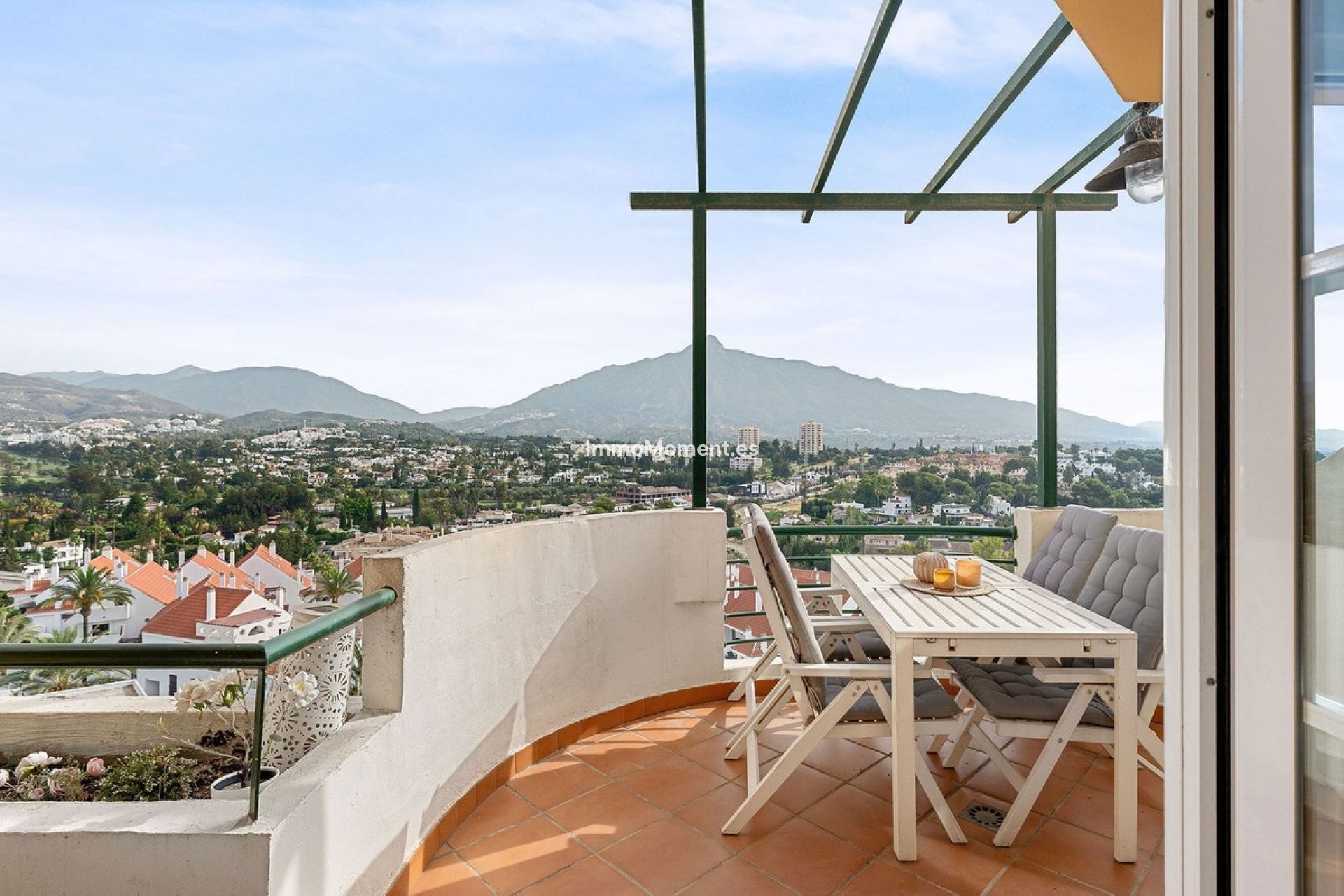 Resale - Apartment - Marbella - Nueva Andalucía