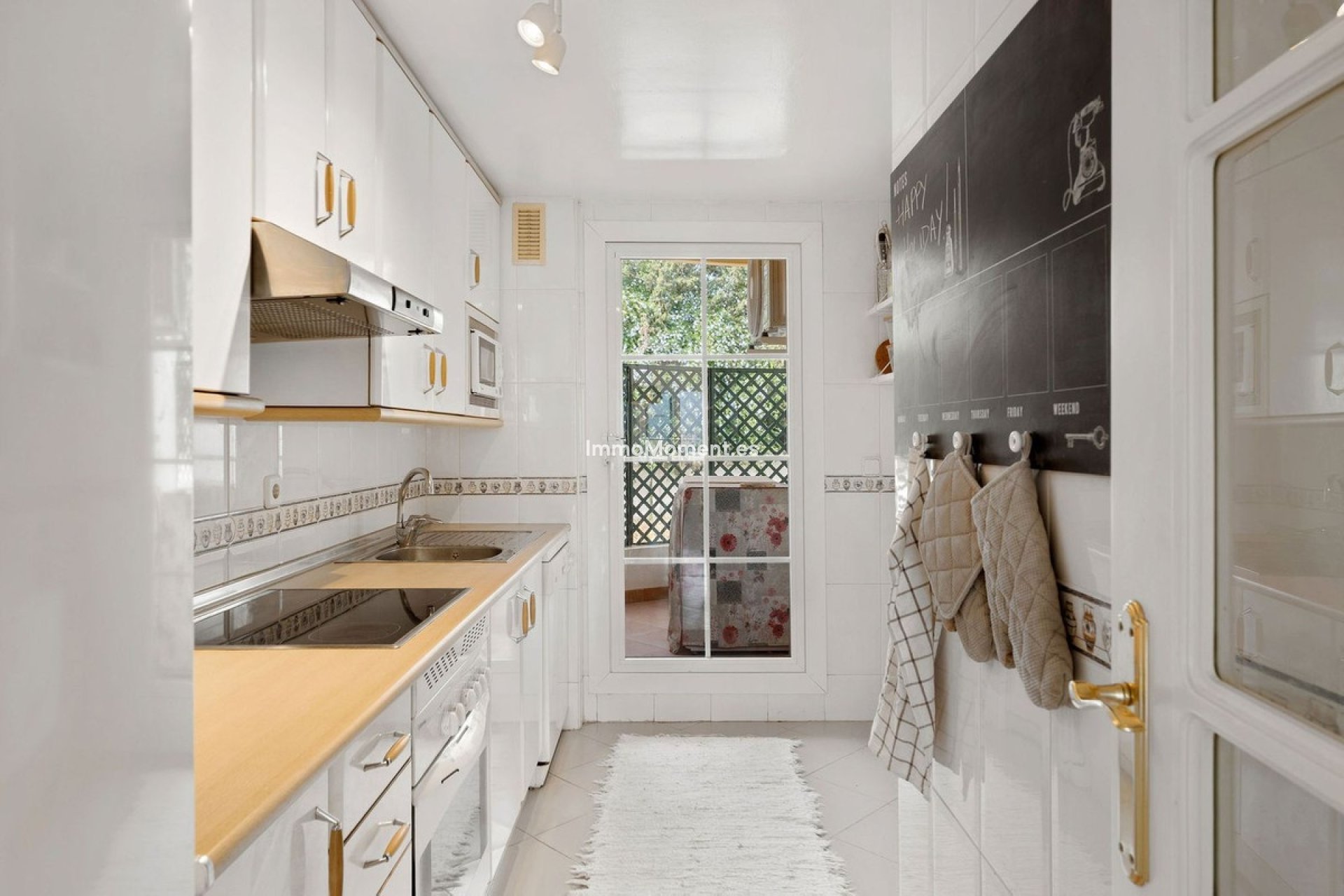 Resale - Apartment - Marbella - Nueva Andalucía