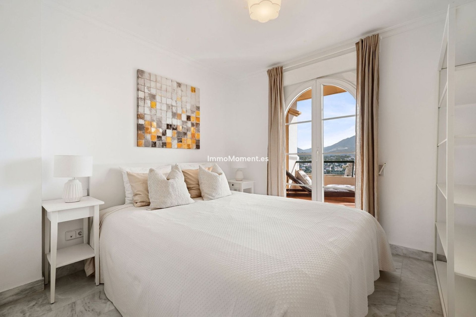 Resale - Apartment - Marbella - Nueva Andalucía