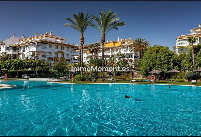 Resale - Apartment - Marbella - Nueva Andalucía
