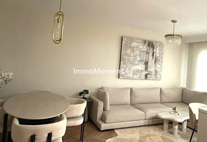 Resale - Apartment - Marbella - Nueva Andalucía
