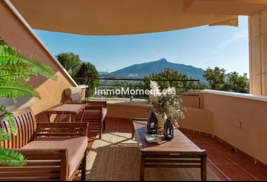 Resale - Apartment - Marbella - Nueva Andalucía
