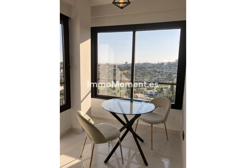 Resale - Apartment - Marbella - Nueva Andalucía