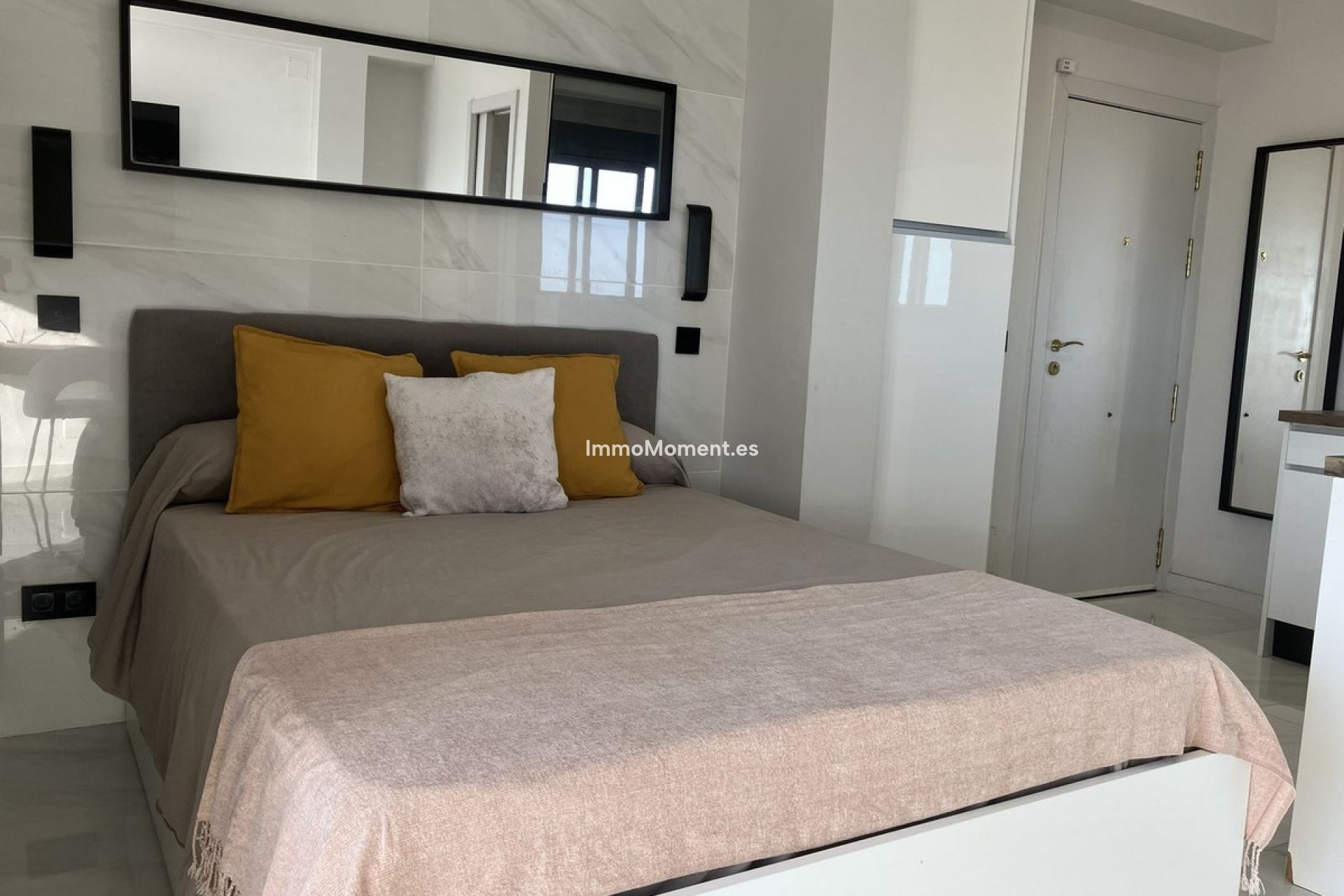 Resale - Apartment - Marbella - Nueva Andalucía