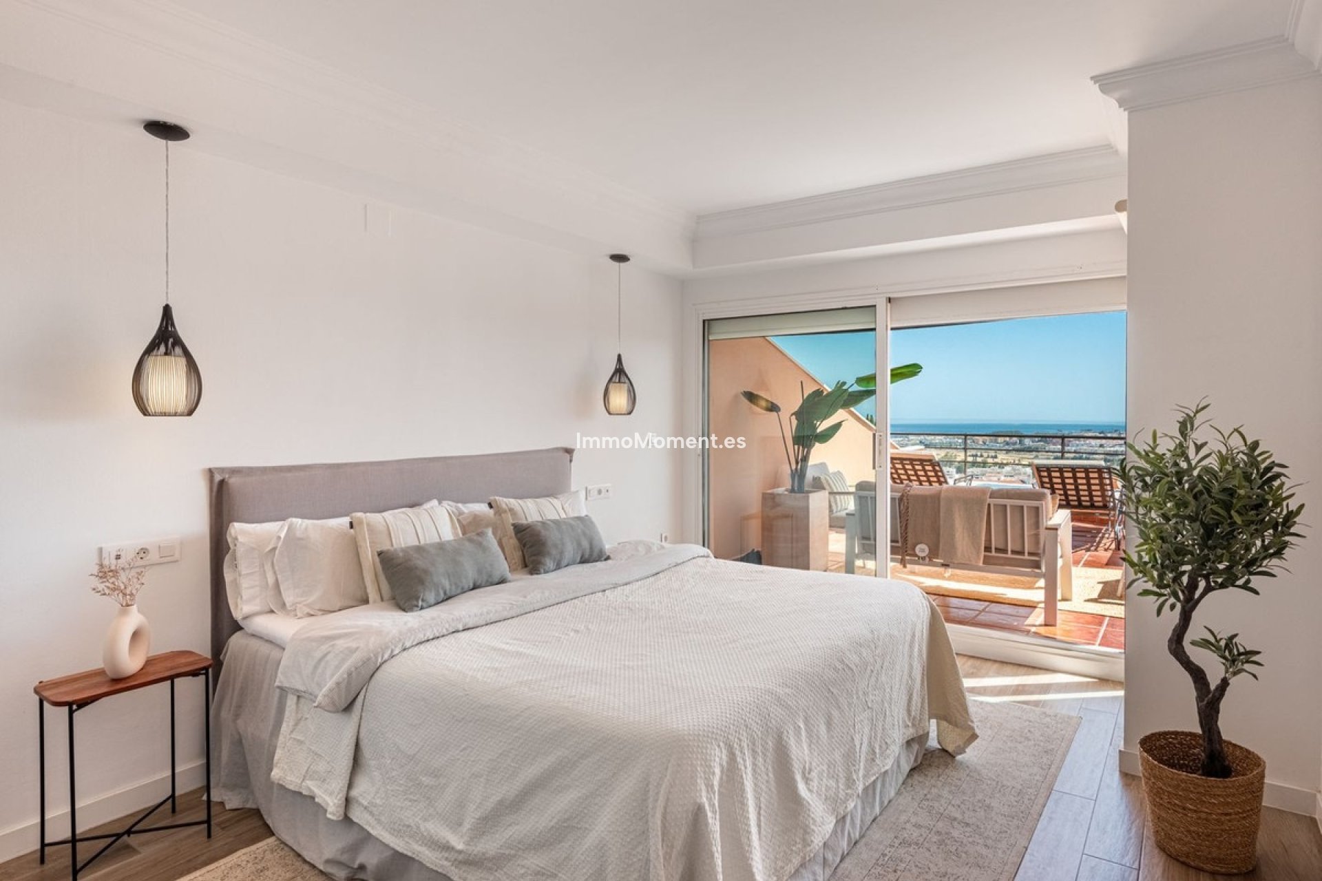 Resale - Apartment - Marbella - Nueva Andalucía