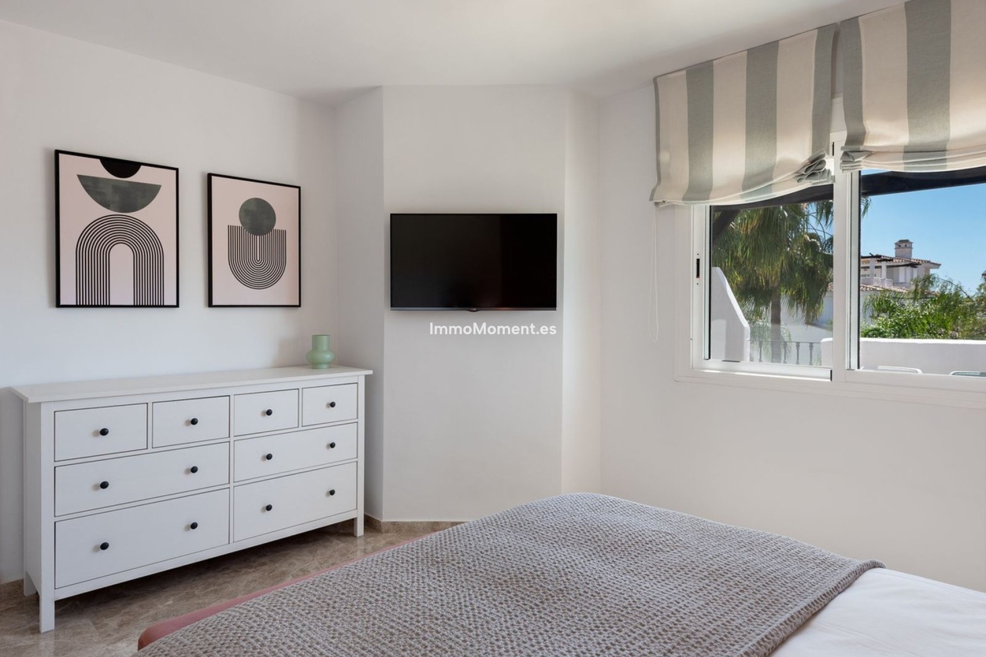 Resale - Apartment - Marbella - Nueva Andalucía