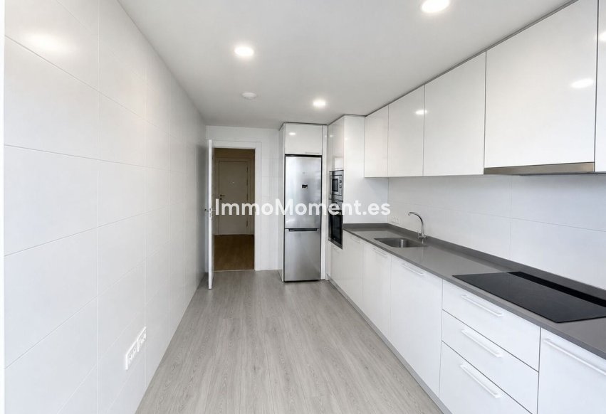 Resale - Apartment - Marbella - Nueva Andalucía