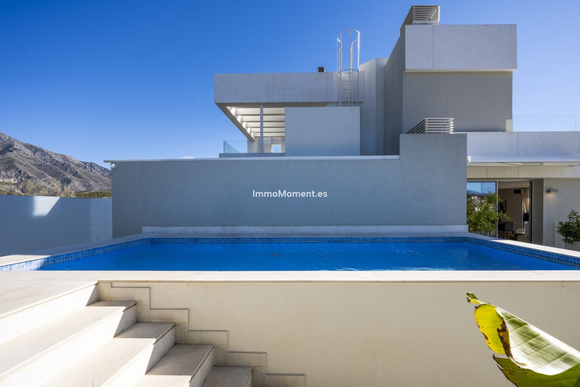 Resale - Apartment - Marbella - Nueva Andalucía