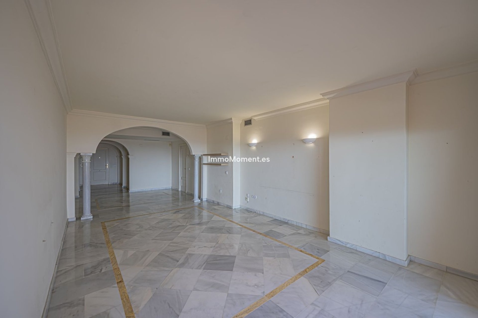 Resale - Apartment - Marbella - Nueva Andalucía