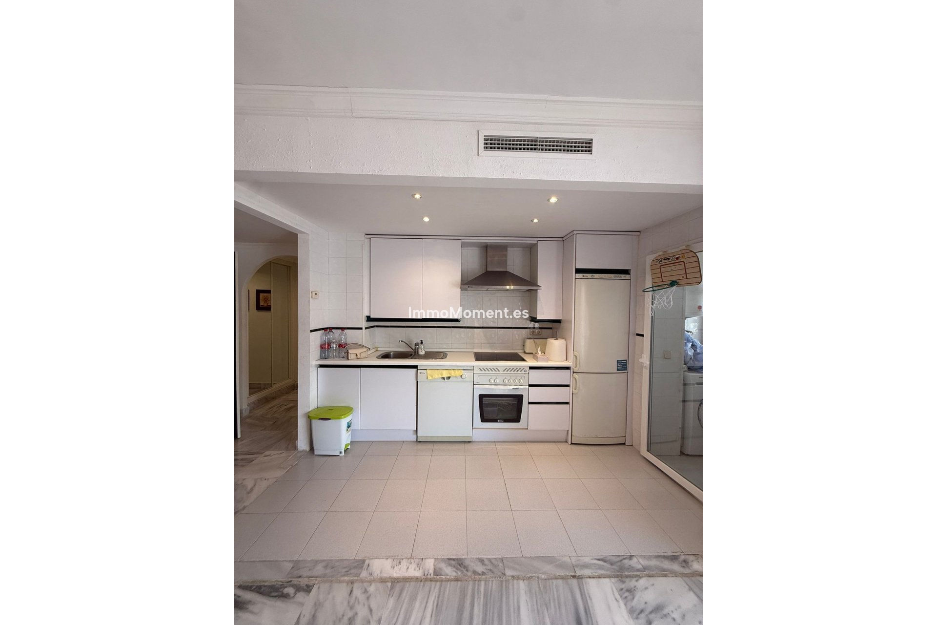 Resale - Apartment - Marbella - Nueva Andalucía