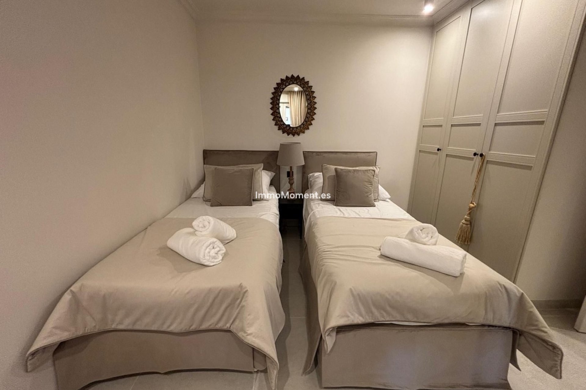 Resale - Apartment - Marbella - Nueva Andalucía
