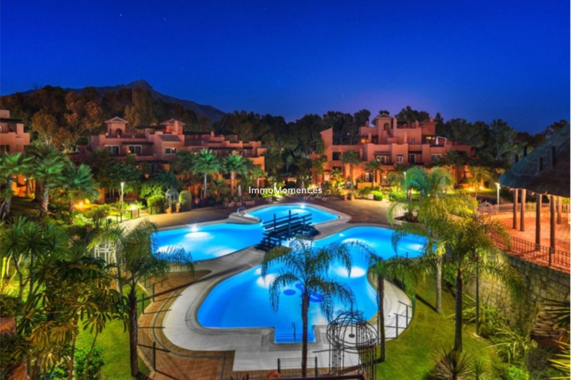 Resale - Apartment - Marbella - Nueva Andalucía