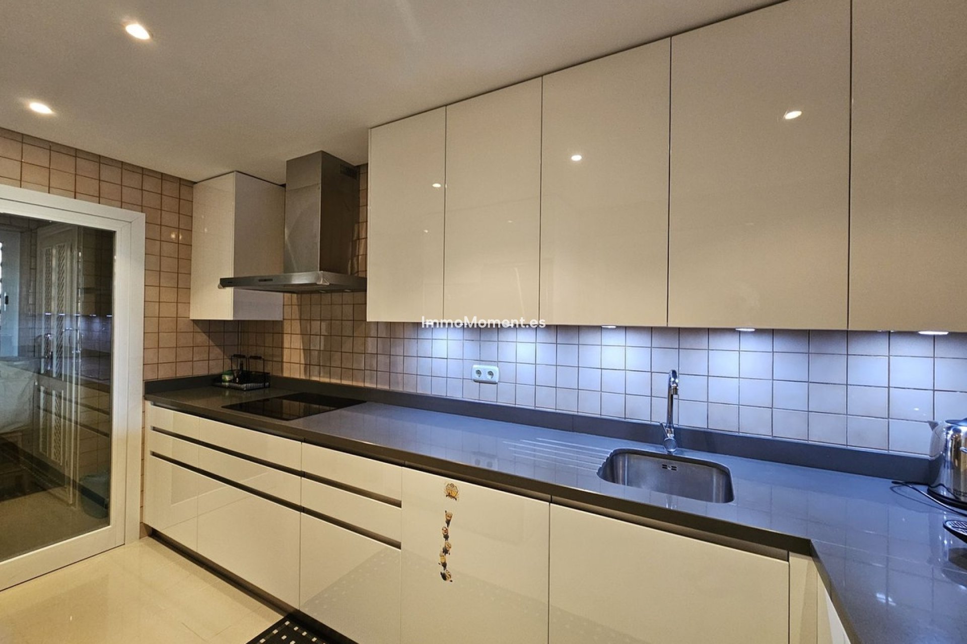 Resale - Apartment - Marbella - Nueva Andalucía