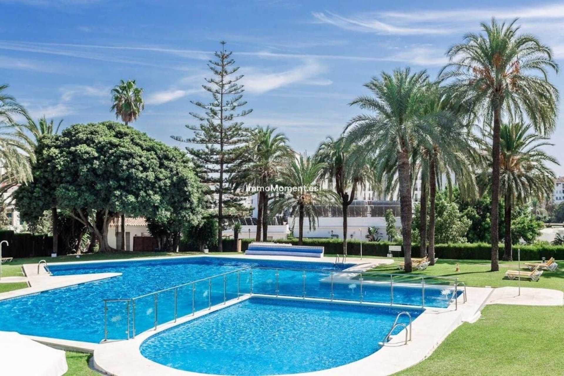Resale - Apartment - Marbella - Nueva Andalucía