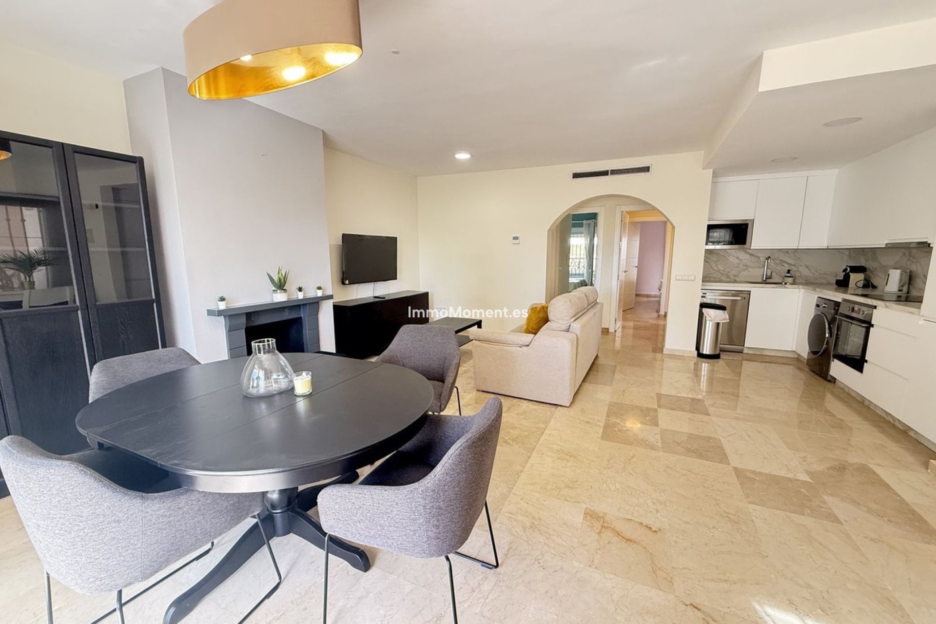 Resale - Apartment - Marbella - Nueva Andalucía