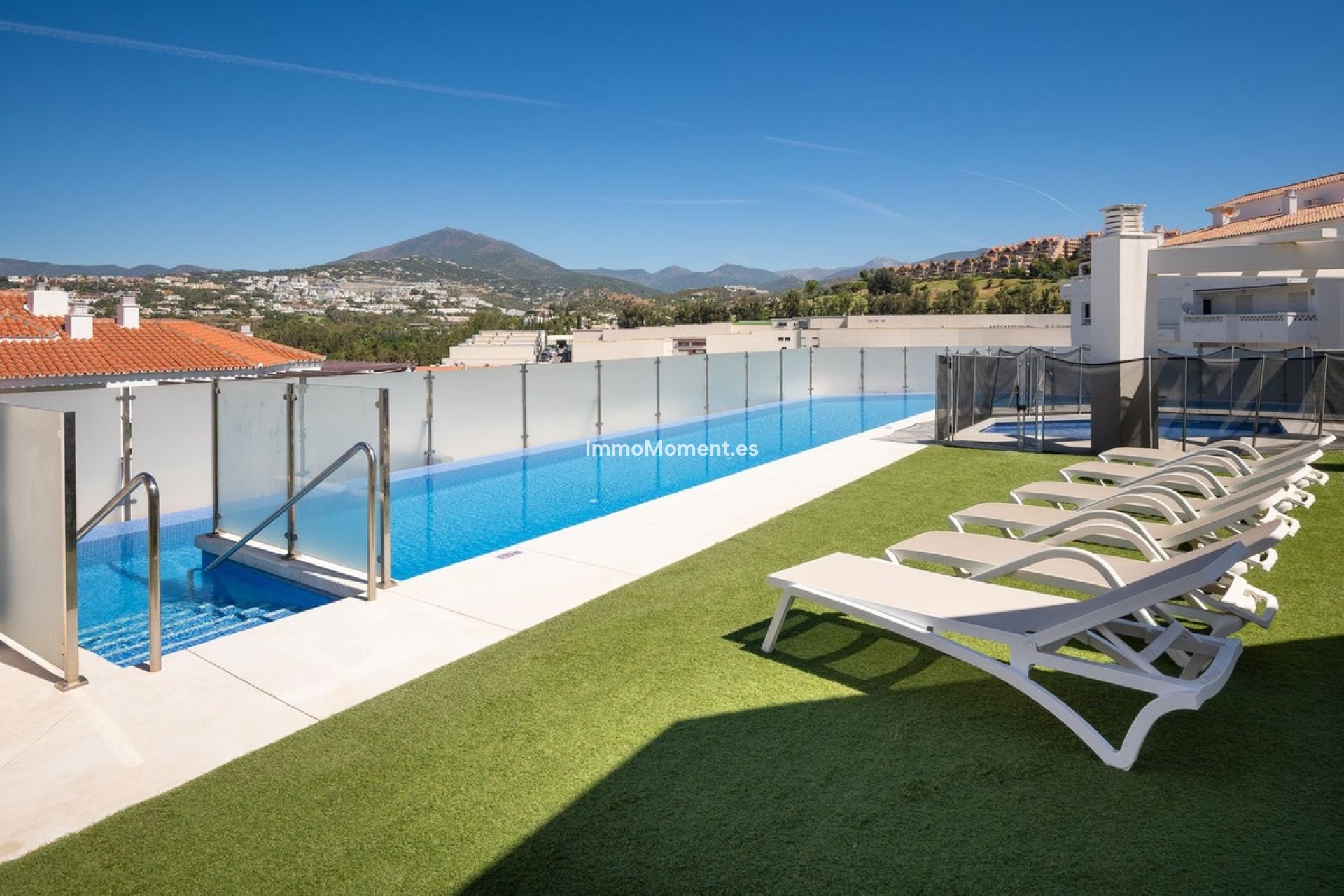 Resale - Apartment - Marbella - Nueva Andalucía