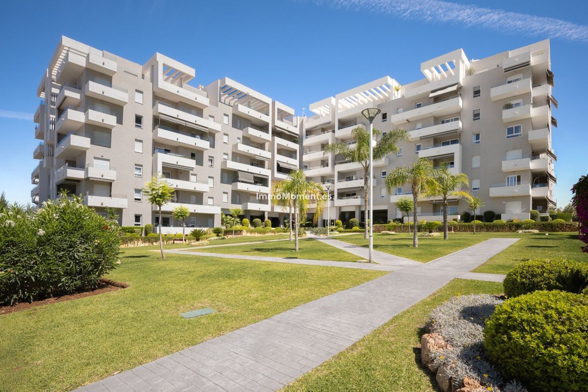 Resale - Apartment - Marbella - Nueva Andalucía