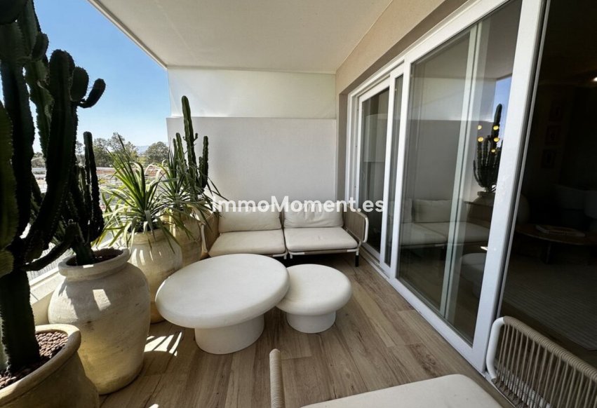 Resale - Apartment - Marbella - Nueva Andalucía