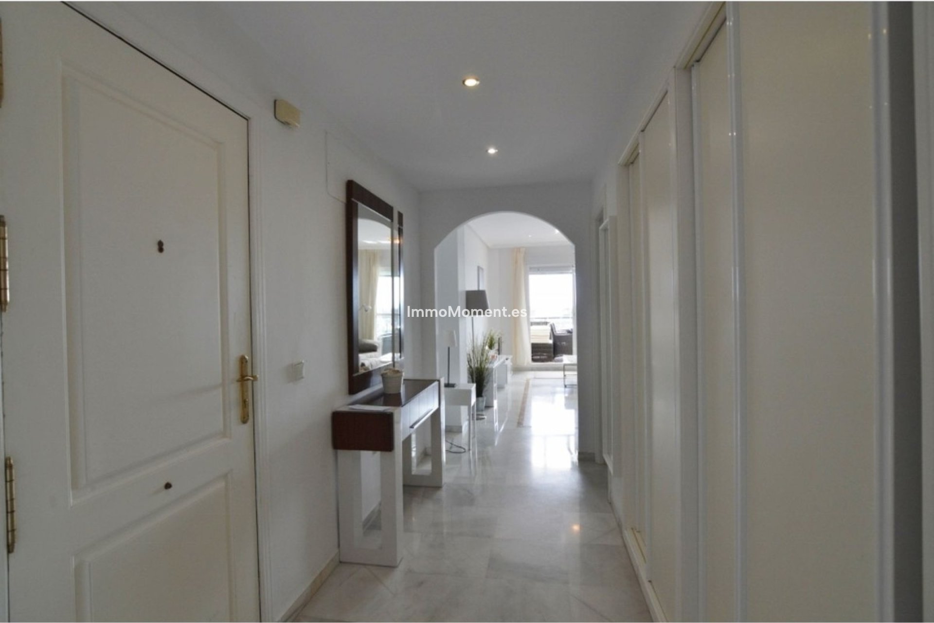 Resale - Apartment - Marbella - Nueva Andalucía