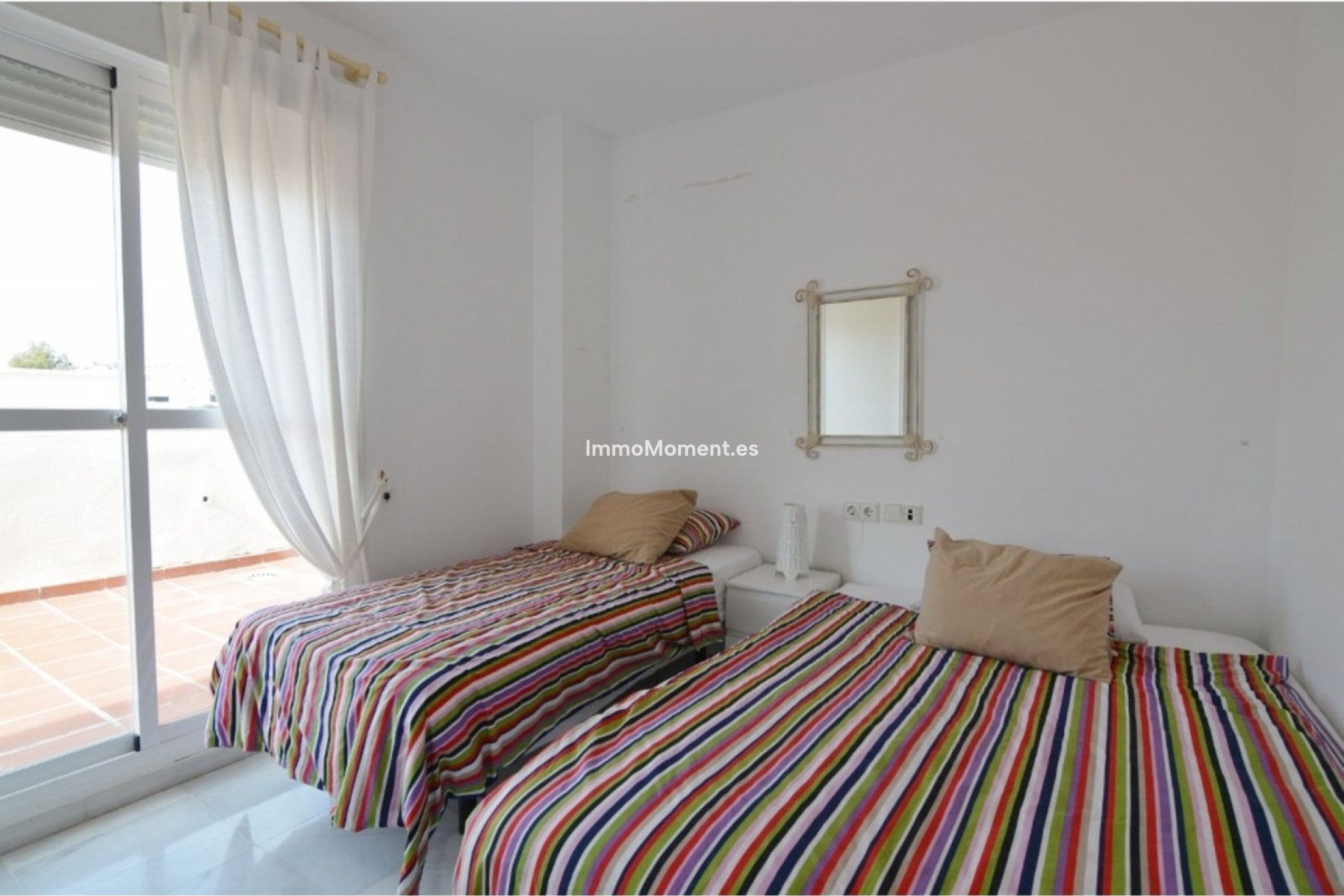 Resale - Apartment - Marbella - Nueva Andalucía
