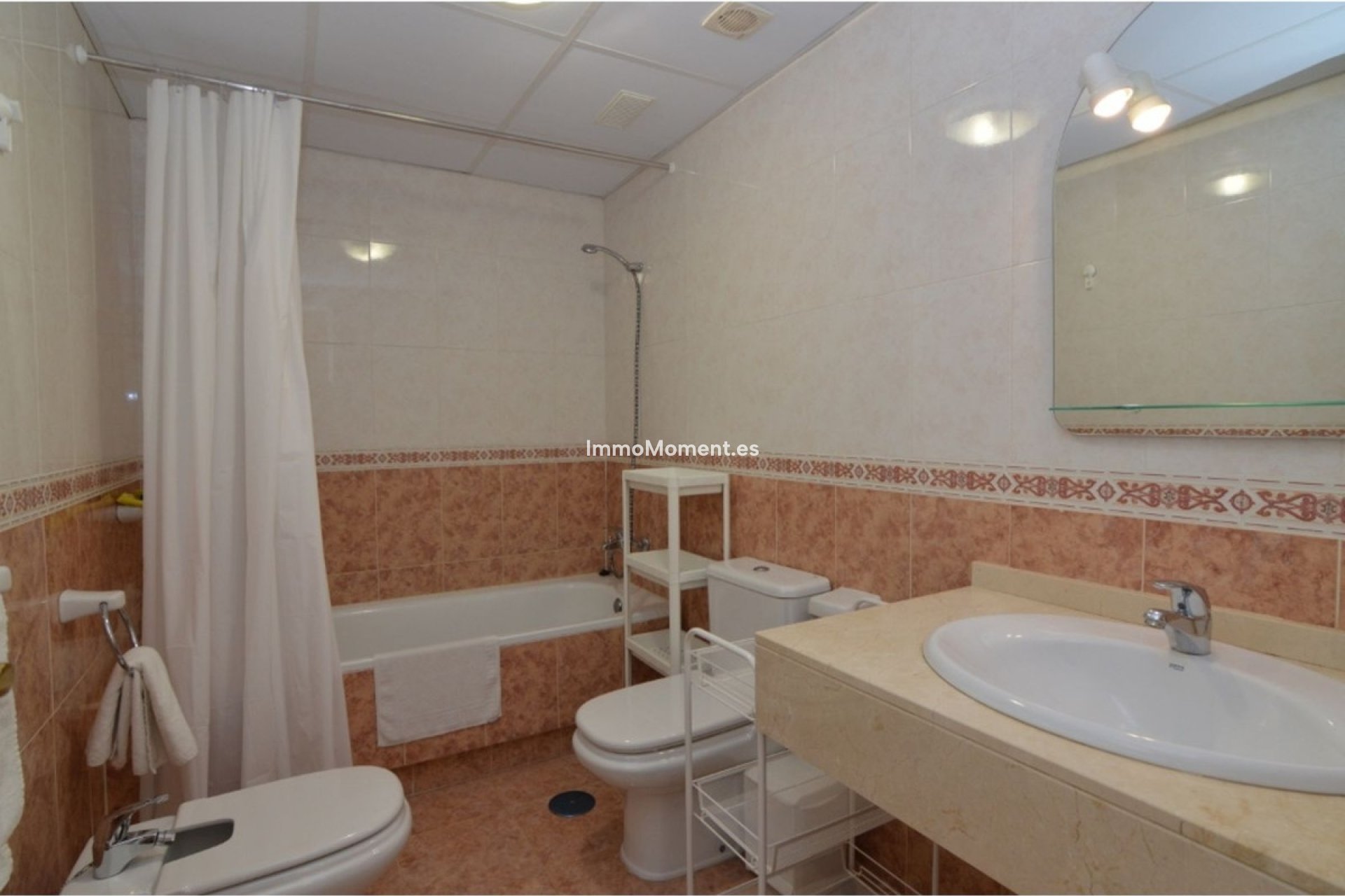 Resale - Apartment - Marbella - Nueva Andalucía