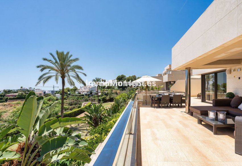 Resale - Apartment - Marbella - Nueva Andalucía
