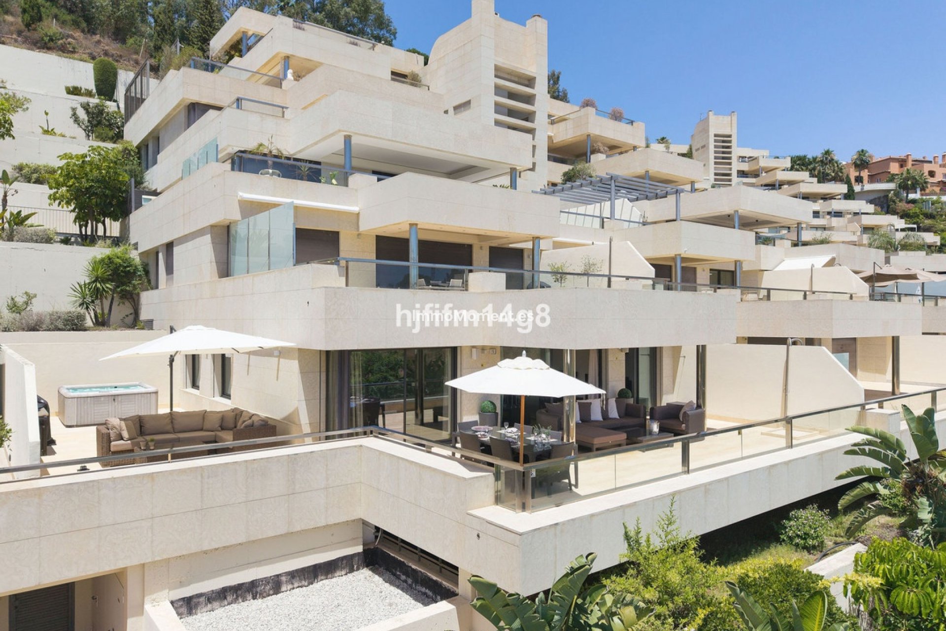 Resale - Apartment - Marbella - Nueva Andalucía