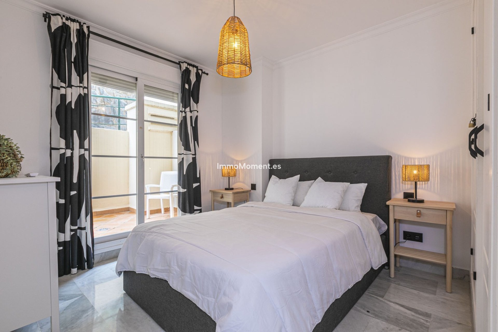 Resale - Apartment - Marbella - Nueva Andalucía