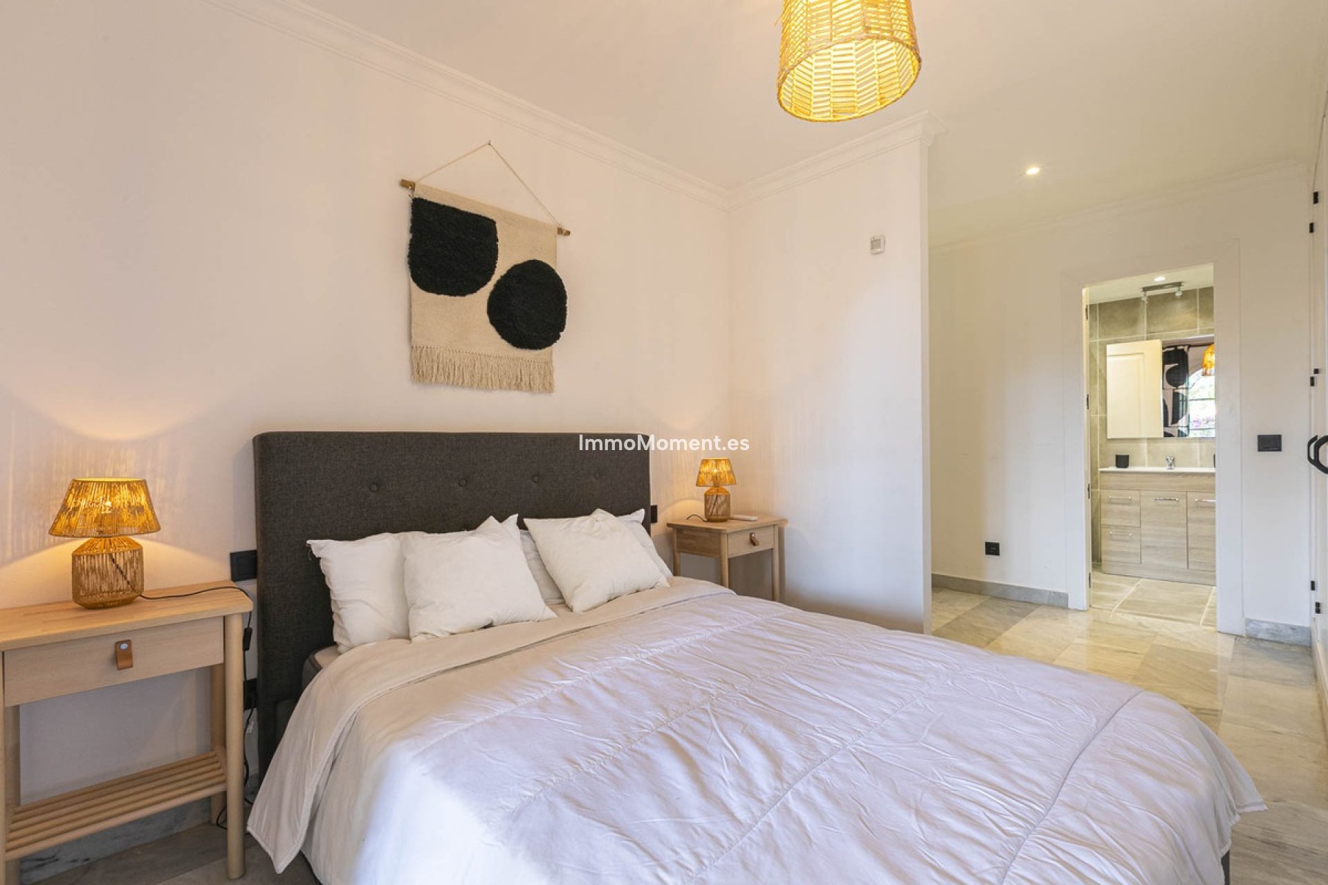 Resale - Apartment - Marbella - Nueva Andalucía