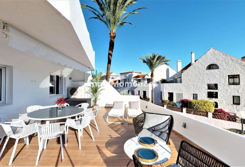 Resale - Apartment - Marbella - Nueva Andalucía