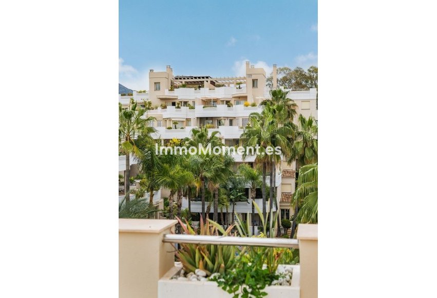 Resale - Apartment - Marbella - Nueva Andalucía