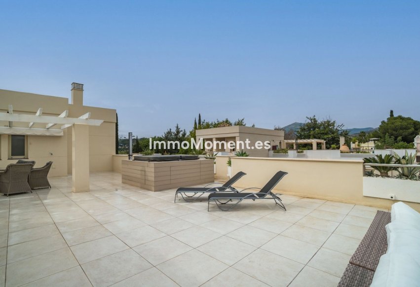 Resale - Apartment - Marbella - Nueva Andalucía