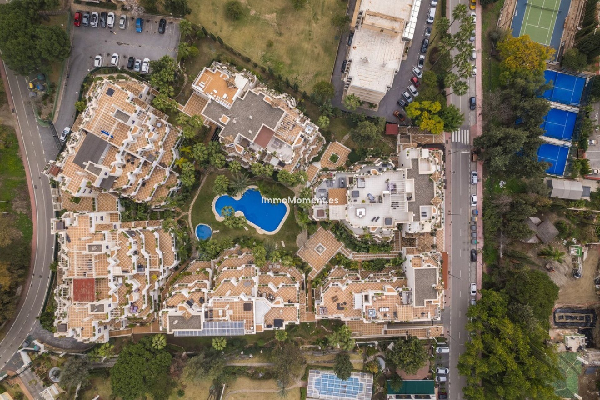 Resale - Apartment - Marbella - Nueva Andalucía