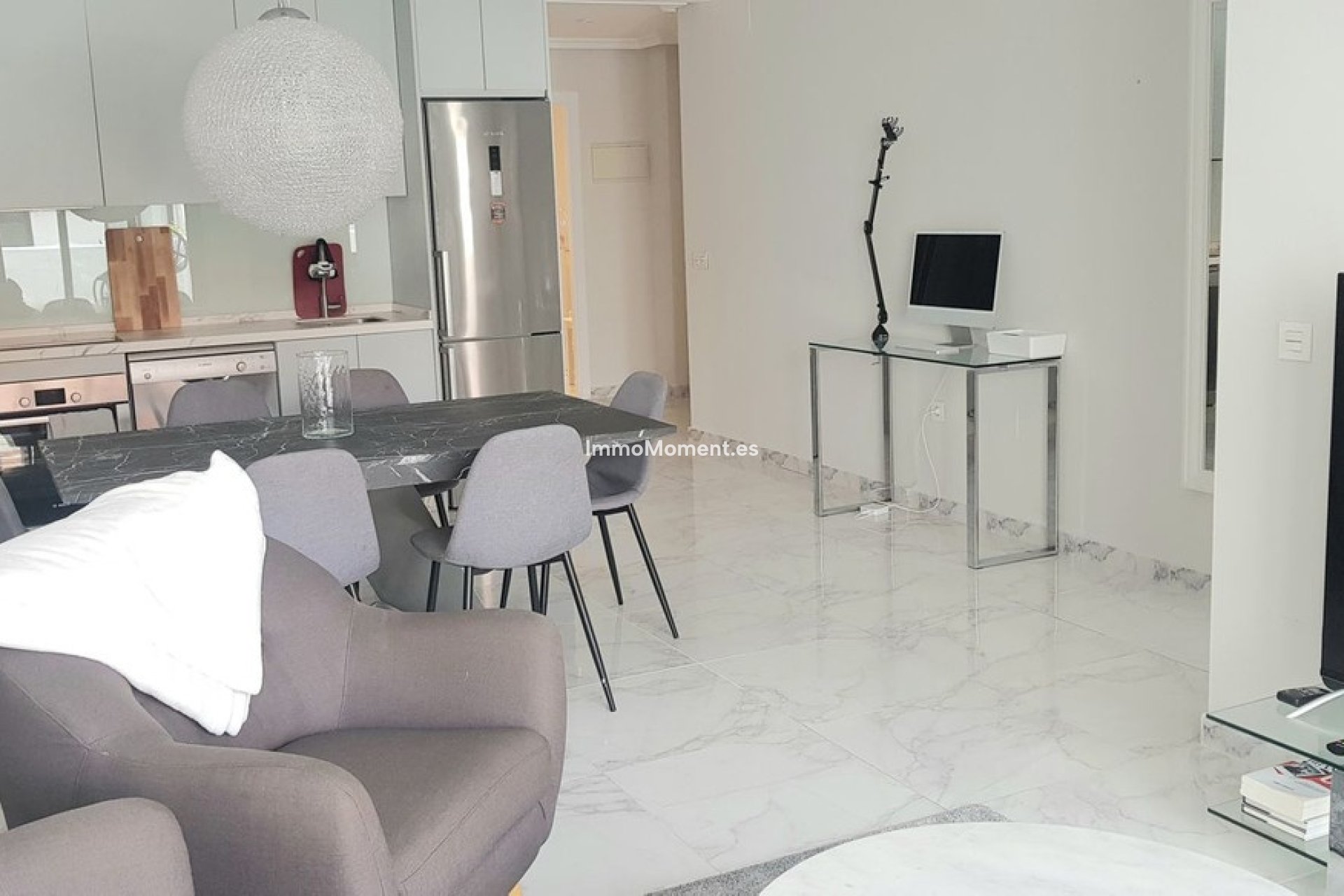Resale - Apartment - Marbella - Nueva Andalucía