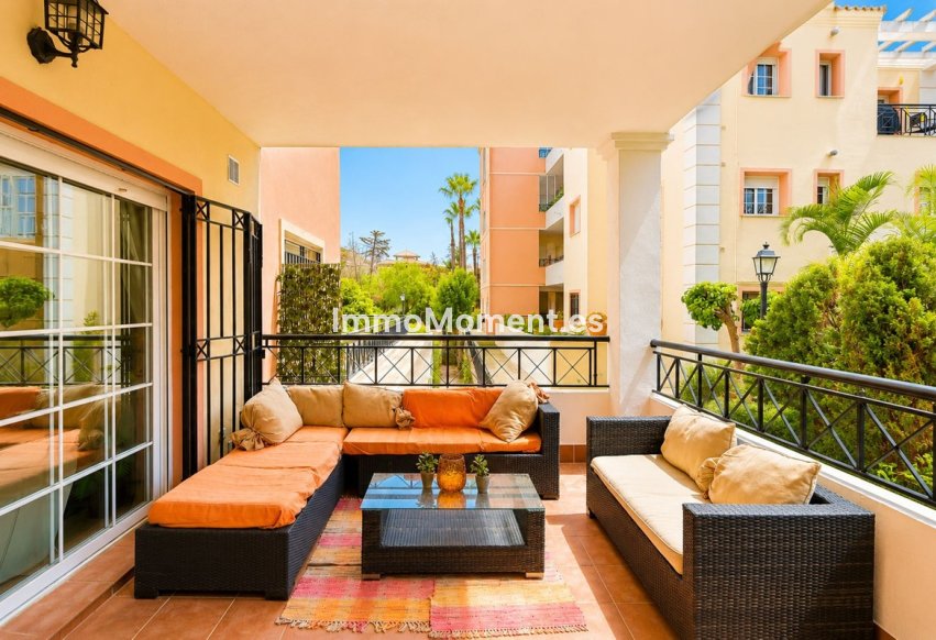 Resale - Apartment - Marbella - Nueva Andalucía